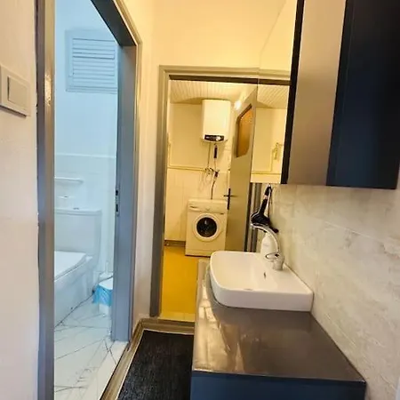 Apartamento Merkezi, Genis Antália