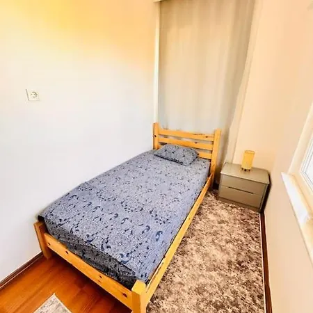 Apartament Merkezi, Genis