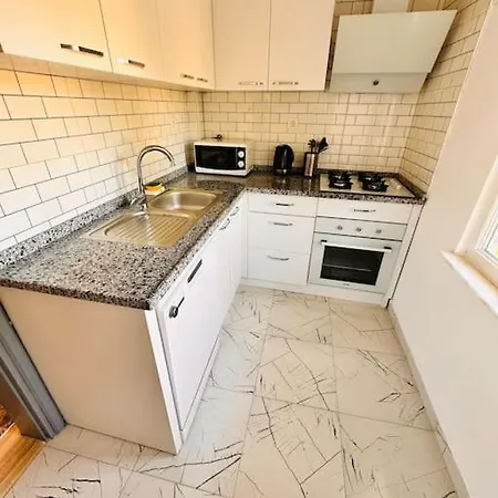 Merkezi, Genis Apartament