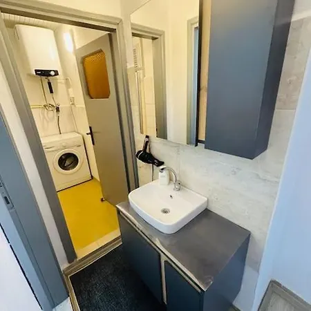 Merkezi, Genis Apartament