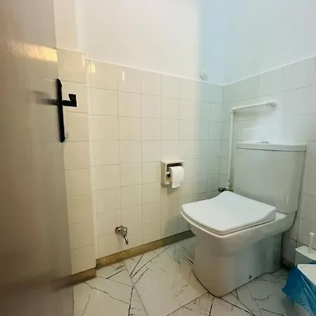 Apartament Merkezi, Genis *